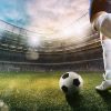 homem jogando futebol
